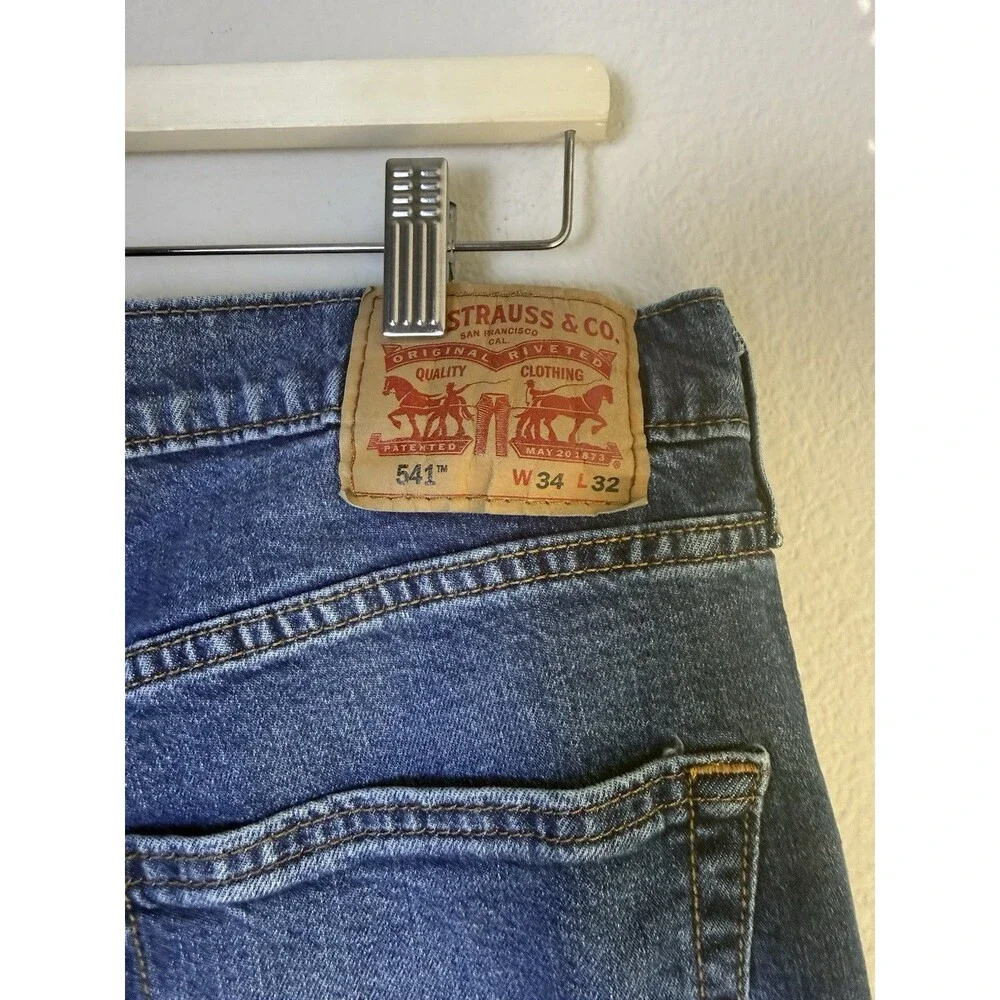 Levi’s 541 Athletic Fit Jeans Men’s 34x32 Medium Wash Tapered Stretch Denim